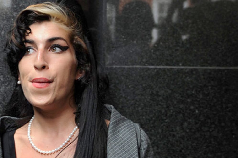 Die Eltern von Amy Winehouse äußern sich erstmals zum Ergebnis der Obduktion ihrer Tochter.