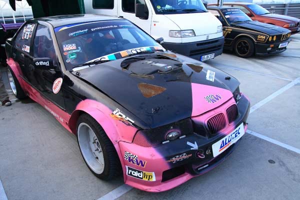 Hier ein neueres Modell des 3er BMW. Hier ein neueres Modell des 3er BMW.