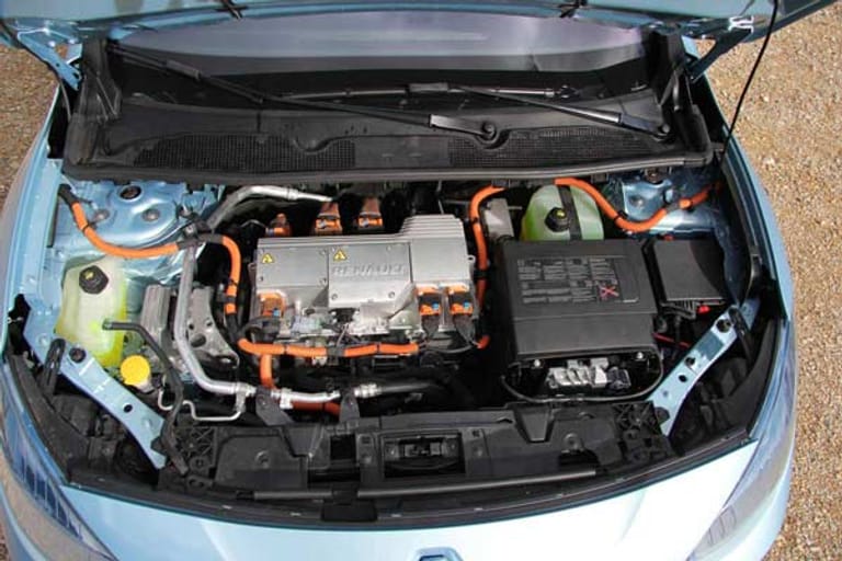 Für den Vortrieb sorgt beim Renault ein Elektromotor mit 96 PS.