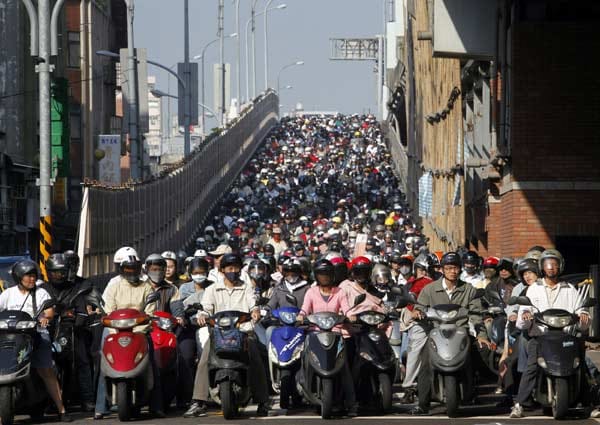 Rush Hour in Taipeh. 60 Prozent der Weltbevölkerung leben in Asien. Rush Hour in Taipeh. 60 Prozent der Weltbevölkerung leben in Asien.