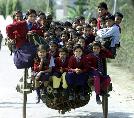 Ein Drittel der indischen Bevölkerung ist unter 15 Jahre alt. Der Druck auf die indische Regierung, das Bevölkerungswachstum einzudämmen, wächst. Ein Drittel der indischen Bevölkerung ist unter 15 Jahre alt. Der Druck auf die indische Regierung, das Bevölkerungswachstum einzudämmen, wächst.
