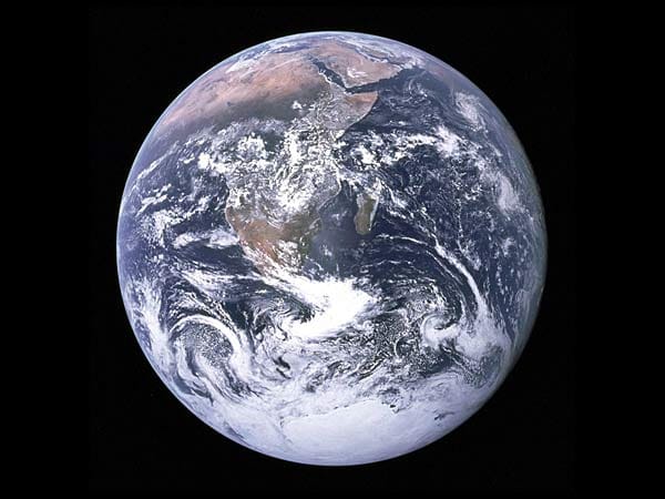 "Der Planet kann seine Kinder ernähren", glaubt Joel Cohen von der New Yorker Rockefeller-Universität. Global gesehen hat die Menschheit bis jetzt immer noch rechtzeitig eine Ertragssteigerung geschafft - wenn auch oft auf Kosten der Umwelt. "Der Planet kann seine Kinder ernähren", glaubt Joel Cohen von der New Yorker Rockefeller-Universität. Global gesehen hat die Menschheit bis jetzt immer noch rechtzeitig eine Ertragssteigerung geschafft - wenn auch oft auf Kosten der Umwelt.