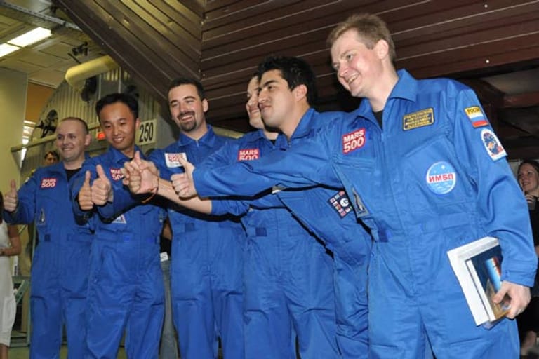 Die Crew, das waren sechs junge Männer aus Russland, China, Italien und Frankreich.