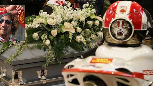 Sarg und Motorrad von Marco Simoncelli in der Kirche seiner Heimat in Coriano/Italien.