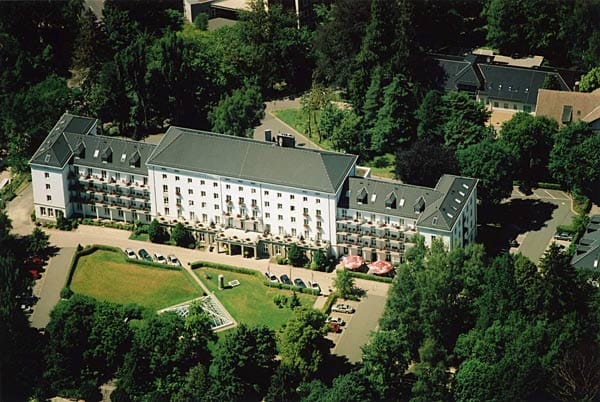 Das Vier-Sterne-Hotel Ramada Friedrichroda im Thüringer Wald ist ein idealer Ausgangspunkt für Spaziergänge durch die umliegenden Wälder.