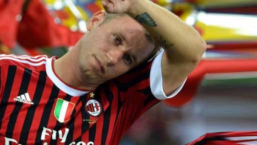 Mit Seh- und Sprechstörungen in die Klinik: Milan-Star Antonio Cassano. Mit Seh- und Sprechstörungen in die Klinik: Milan-Star Antonio Cassano.