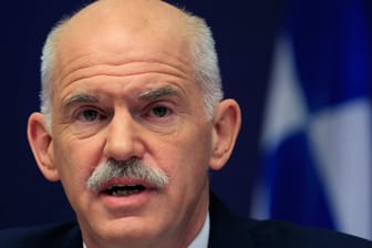 Der griechische Premier Papandreou kündigte überraschend eine Volksabstimmung über die Euro-Rettungspläne an