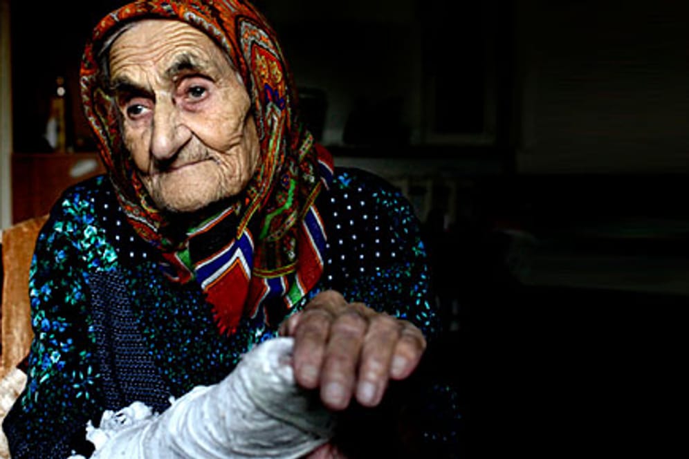 "Ich stecke fest in dieser Welt" - Kesi Karujewa ist wohl die älteste Frau auf der Erde