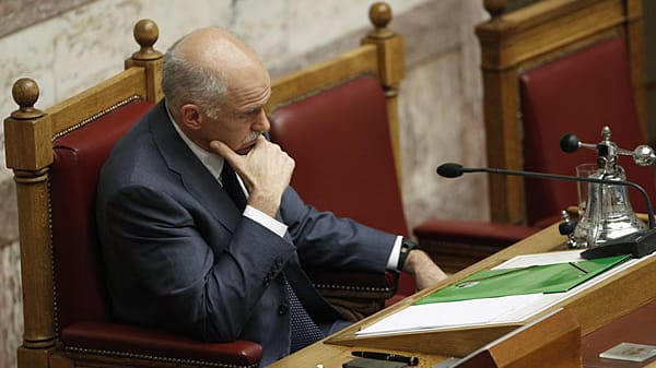 Umsonst gekämpft? Die Regierung Papandreou steht möglicherweise kurz vor dem Fall Umsonst gekämpft? Die Regierung Papandreou steht möglicherweise kurz vor dem Fall