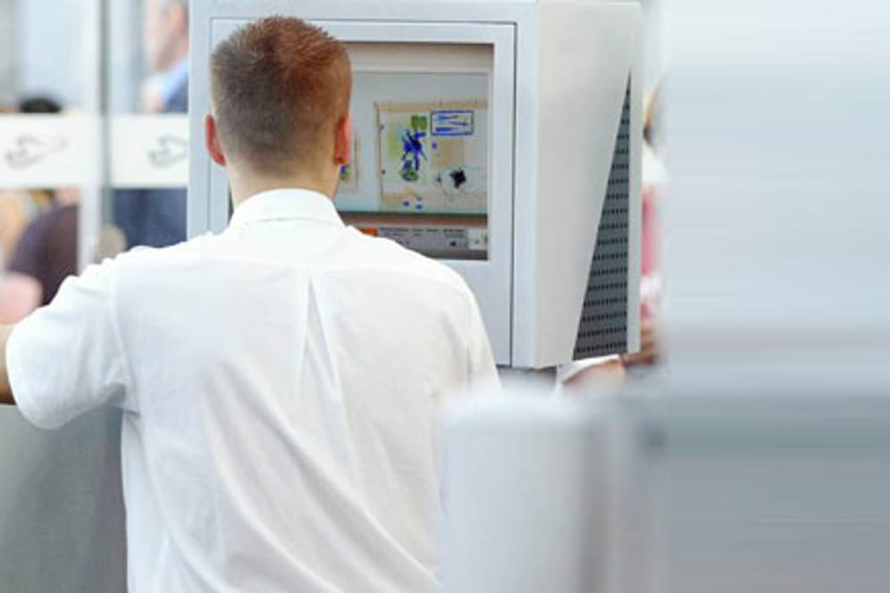 Vorsicht bei der Sicherheitskontrolle am Flughafen!