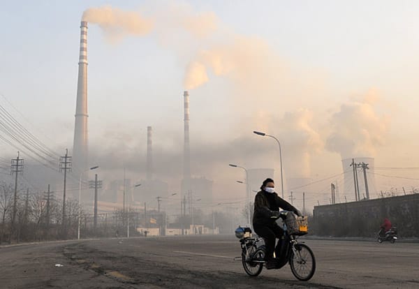 Auch in China stoßen die Kraftwerke immer mehr Kohlendioxid aus. Die Regierung fährt zwar eine neue Umweltschutzpolitik, die Wirtschaft geht dennoch meistens vor.