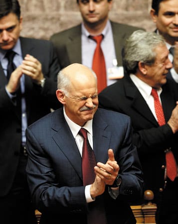 Papandreou gewinnt zwar noch eine Vertrauensfrage im Parlament, doch lange kann er sich nicht mehr halten.