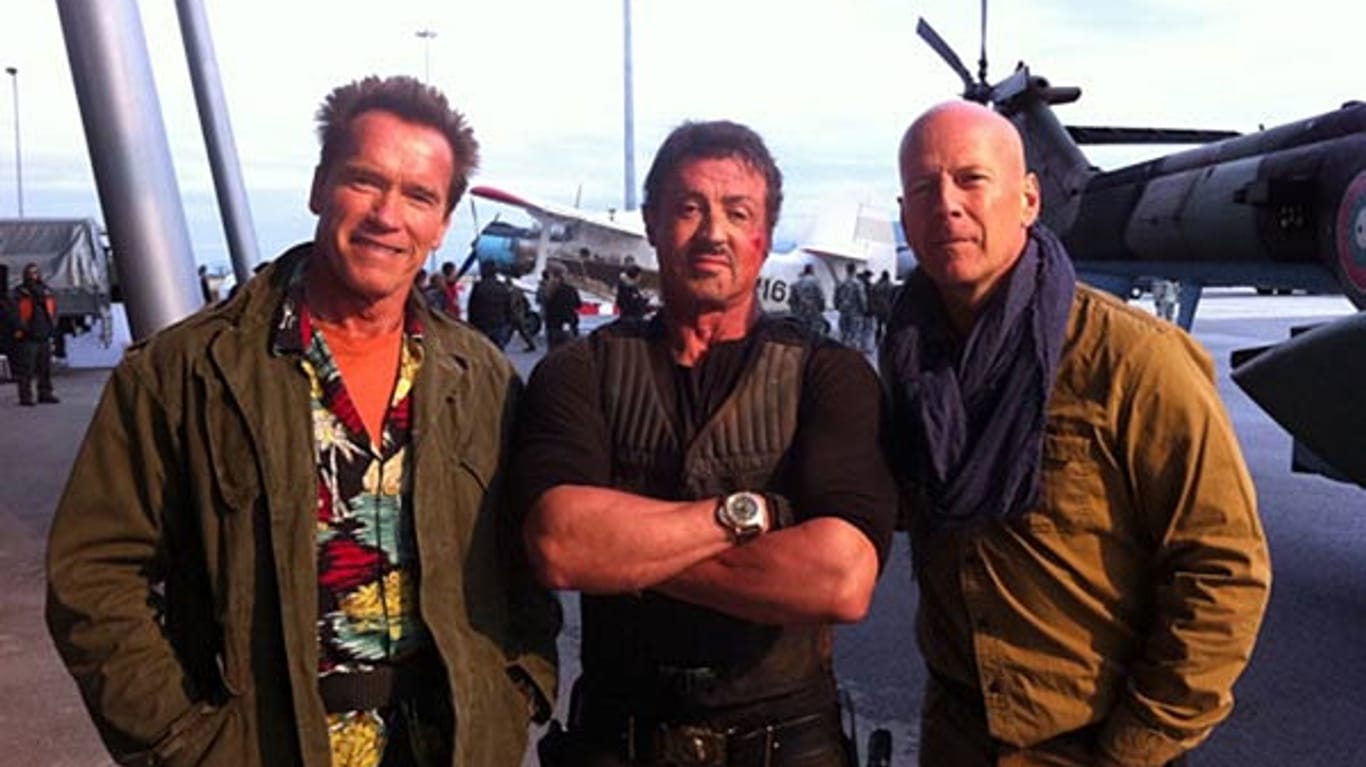 Arnold Schwarzenegger, Sylvester Stallone und Bruce Willis am Set von "The Expendables 2"