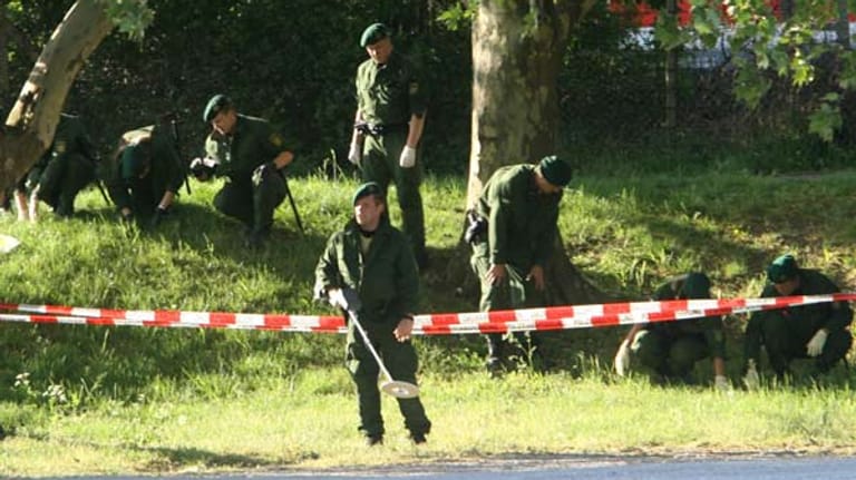 Doch von Anfang an: April 2007, Tatort Theresienwiese in Heilbronn. Hier geraten zwei Polizeibeamte in eine Schießerei. Ein Polizist wird schwer verletzt, seine Kollegin tödlich verwundet.