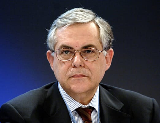 Letztendlich aber macht der Wirtschaftsprofessor Lucas Papademos das Rennen: Der ehemalige Vize-Chef der EZB soll nun die Griechen aus der Krise führen. Er gilt als Verfechter des Euro.