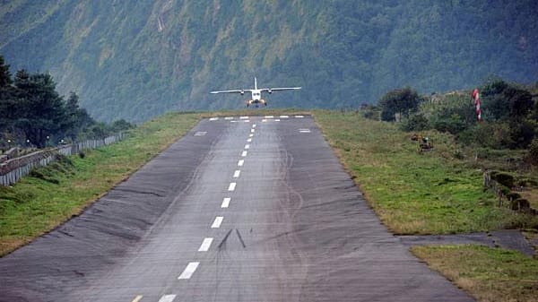 Der Flugplatz von Lukla hat eine der kürzesten Lande - bzw. Startbahnen der Welt.