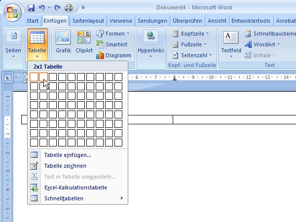 Die Kopfzeilen sollen auf beiden Seiten jeweils den Titel und außen ein Logo zeigen. Um diese Elemente zu platzieren, legen Sie eine Tabelle an. Wechseln Sie in das Register Einfügen. Dort klicken Sie auf die Schaltfläche Tabelle und markieren in der Auswahlmaske zwei Zellen.