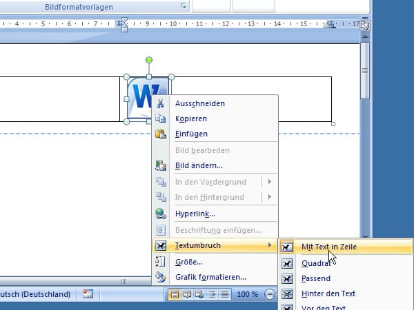 Wechseln Sie in die rechte Spalte der Kopfzeile. Dort platzieren Sie über die Schaltfläche Grafik ein Bild. Per Rechtsklick auf die Datei können Sie die Bildgröße an die Kopfzeile anpassen. Für den Textumbruch wählen Sie Mit Text in Zeile.