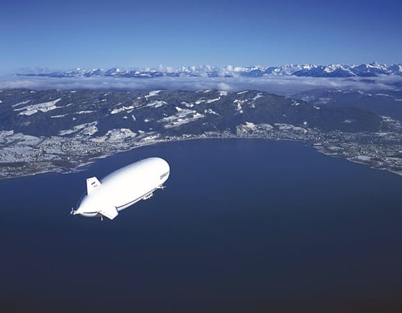 Einen Logenplatz über dem Bodenseehimmel haben Passagiere des Zeppelin NT. Ohne Zweifel gehört ein Zeppelinflug zu den exklusivsten Erlebnissen während eines Bodenseeaufenthaltes.