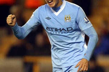 Edin Dzeko, Manchester City: 2009 gewann der Bosnier die Torjägerkanone in der Bundesliga, nun jagt der 25-jährige Ex-Wolfsburger in der Premier League den Führenden der Torschützenliste, Robin van Persie (Arsenal, 11 Tore). Dzeko ließ es schon zehnmal klingeln und harmoniert prächtig mit Sturmpartner Sergio Agüero.