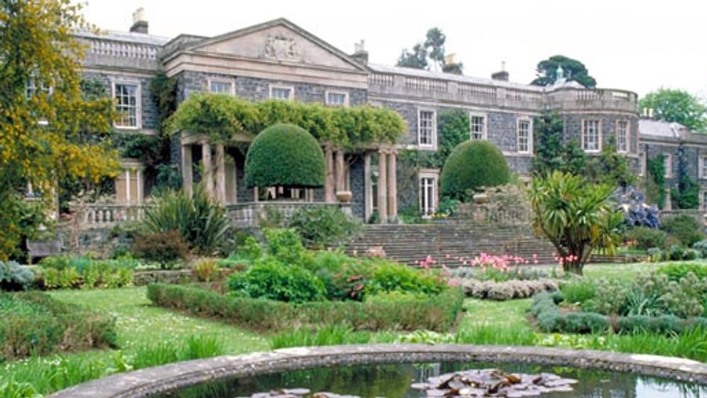 Das Herrenhaus von Mount Stewart mit seiner prächtigen Gartenbauanlage