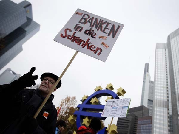 "Banken in die Schranken": Demonstration vor der EZB in Frankfurt