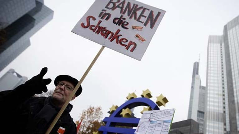 "Banken in die Schranken": Demonstration vor der EZB in Frankfurt