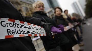 "Banken in die Schranken": Demonstration in Frankfurt