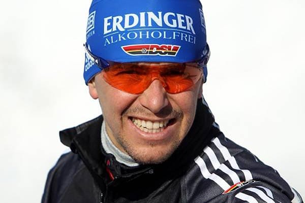 Michael Greis ist im Biathlon-Zirkus ein alter Hase. In dieser Saison warfen ihn jedoch zahlreiche gesundheitliche Probleme immer wieder zurück. Den größten Moment seiner Karriere erlebte er bei den Olympischen Spielen 2006 in Turin, wo er drei Mal Gold gewann.