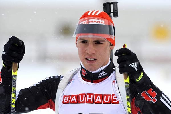 Simon Schempp ist eines der größten deutschen Biathlontalente. 2010 war er Startläufer der deutschen Olympia-Staffel, die Platz fünf belegte. Wenige Tage später holte er bei der EM in Otepäa den Titel mit der Staffel. Am Holmenkollen lief er als Zweiter im Verfolgungsrennen zum ersten Mal im Weltcup aufs Podest. Zum Saisonabschluss wurde er gemeinsam mit Magdalena Neuner, Simone Hauswald und Arnd Peiffer Weltmeister in der Mixed-Staffel.