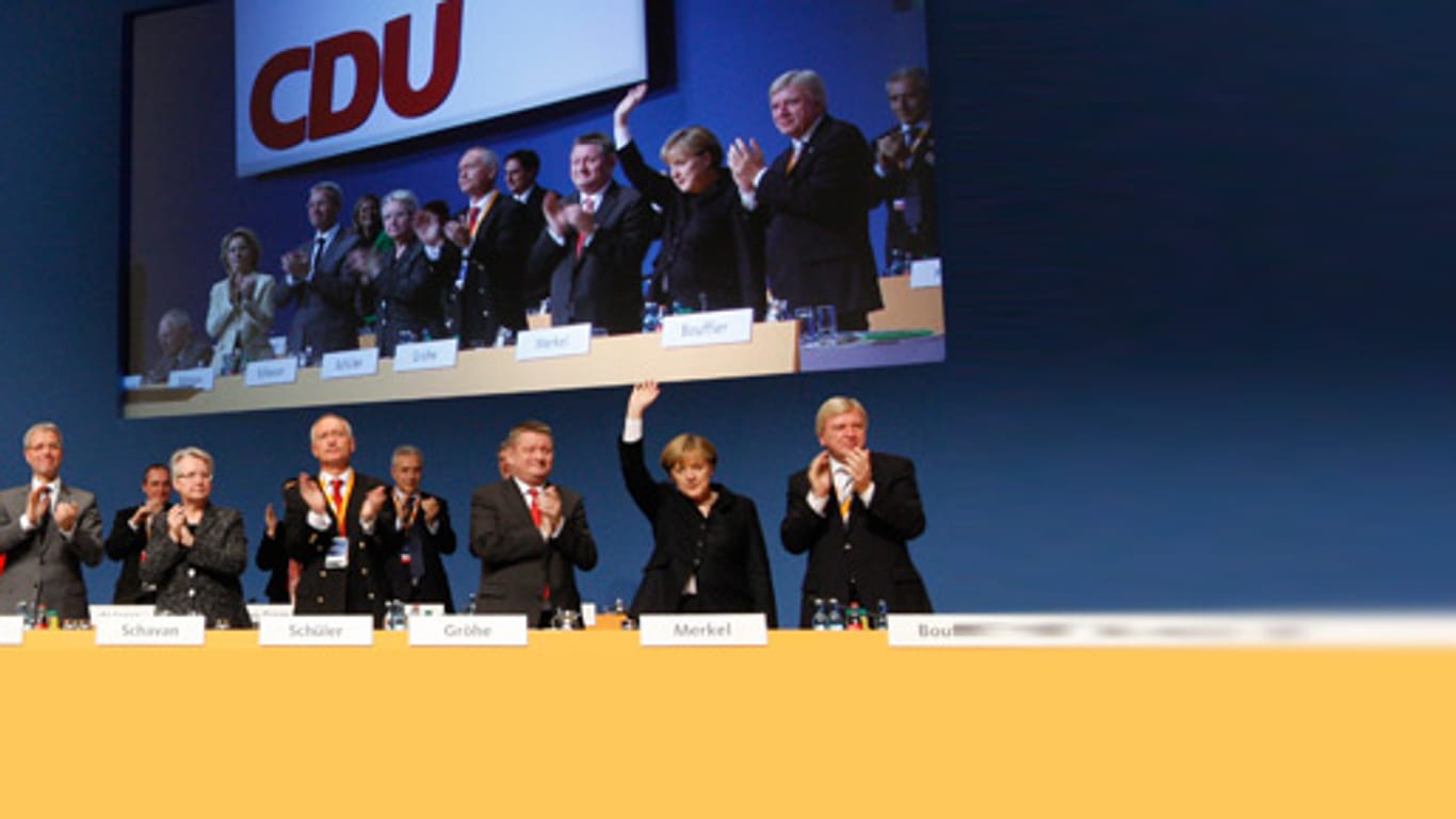 Tosender Applaus für die CDU-Chefin, Kanzlerin Angela Merkel, auf dem Parteitag in Leipzig