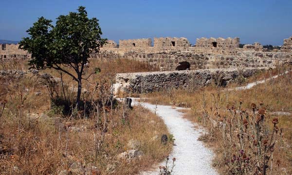 Die Festung von Antimachia, die im 15. Jahrhundert erbaut wurde, ist ebenfalls einen Ausflug wert.