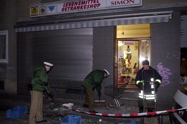 2001 explodierte in einem Lebensmittelgeschäft in Köln eine Sprengfalle. Die Hinweise verdichten sich, dass auch hinter diesem Anschlag die NSU steckt.