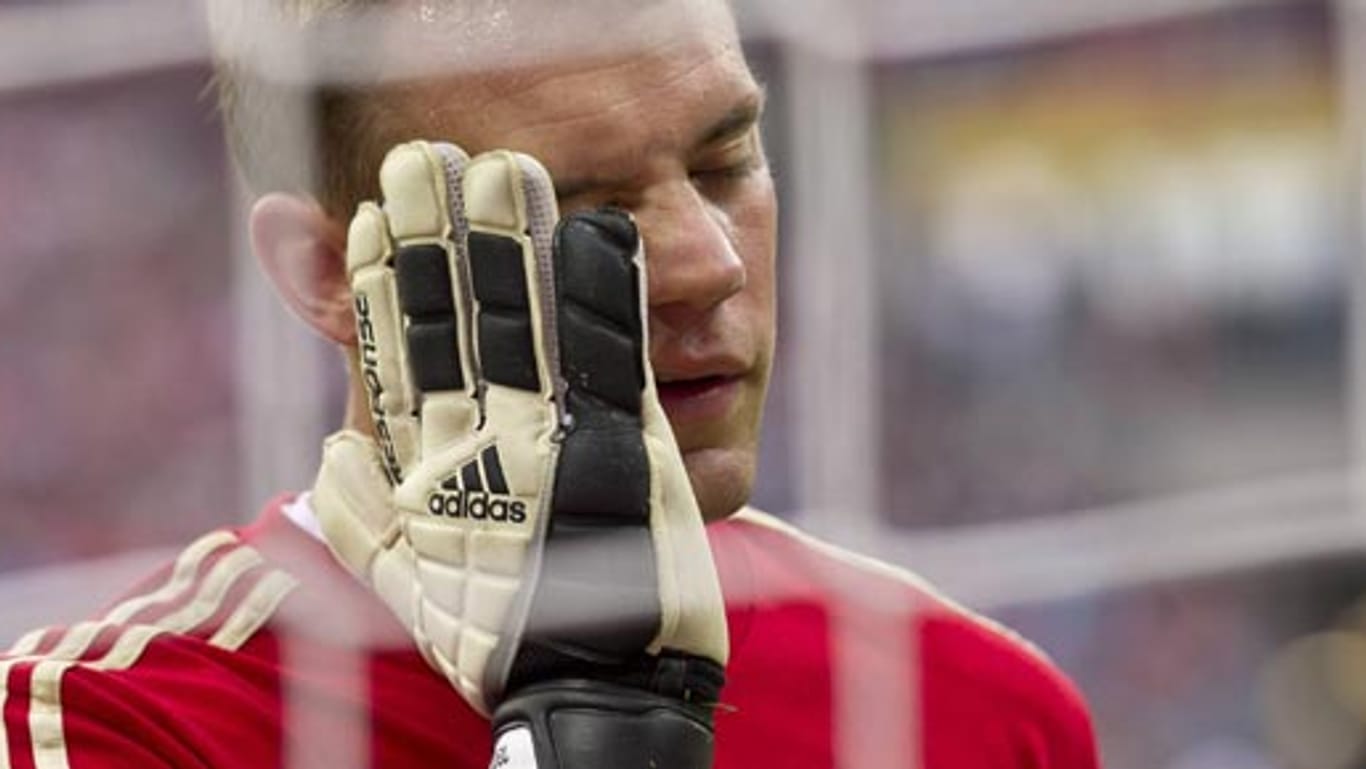 Einbruch in die Wohnung - Manuel Neuer kann es nicht fassen.