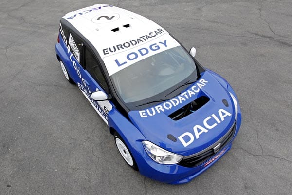 Premiere feiert das neue Modell auf dem Genfer Autosalon 2012.