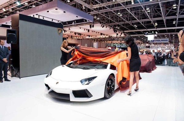Hier wird einer von mehreren Lamborghini "entkleidet".