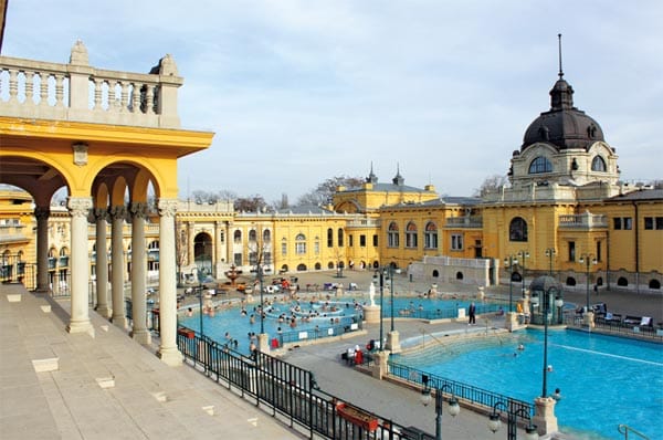 Das Széchenyi-Bad in Budapest zählt mit rund zwei Millionen Gästen pro Jahr zu den meistbesuchten Heilbädern Europas.