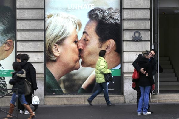 Benetton-Kampagne "Unhate": Angela Merkel küsst Nicolas Sarkozy
