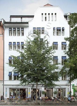 In direkter Nachbarschaft zum Kurfürstendamm ist die Bleibtreustraße mit dem gleichnamigen Hotel zentraler Startpunkt für Touren durch die Hauptstadt.