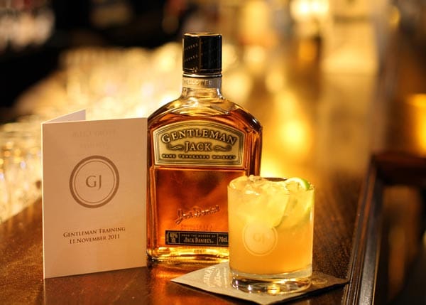 Die Whiskey-Marke Jack Daniel's lud zu einem exklusiven zweitägigen Gentleman-Training in Frankfurt ein. Dazu passt natürlich die Sorte "Gentleman Jack" besonders gut.