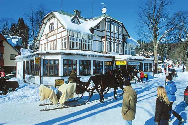 Wichtigster Skiort an den Hängen des Riesengebirges ist der autofreie Ort Spindlermühle (740 bis 1235 Meter) oder einfach "Spindl".