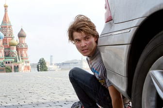 Hetzjagd durch Moskau: Sean (Emile Hirsch) und seine Freunde flüchten vor den außerirdischen Invasoren.