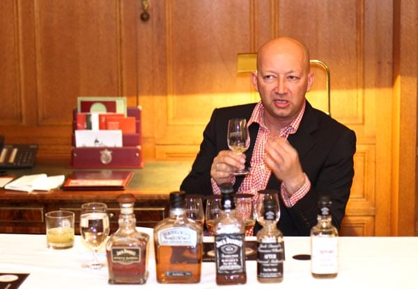 In dem edlen Ambiente wurde den Teilnehmern von Jack Daniel's Brand-Manager Nick Theurer erklärt, was guten Whiskey ausmacht.