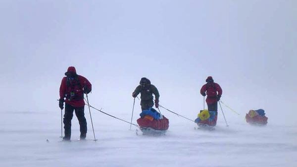 Zwei norwegische Expeditionen sind derzeit unterwegs zum Südpol. Die Männer wiederholen das Wettrennen zwischen den Polarforschern Roald Amundsen und Robert Falcon Scott.