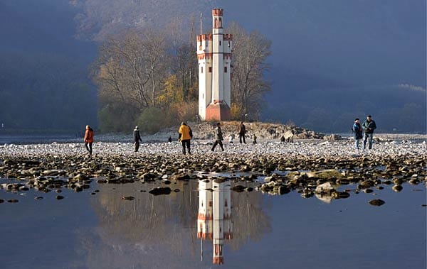 Der 24,65 Meter hohe ehemalige Wehr- und Wachtturm steht auf der Mäuseturminsel im Rhein und ist seit 2002 Teil des Unesco-Welterbes Oberes Mittelrheintal.