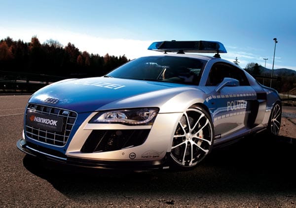 Dank der Motorpower schafft der Wagen Tempo 325. Schon nach 3,2 Sekunden erreicht der Polizei-Audi Tempo 100.
