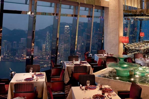 Im 102. Stockwerk des Ritz Carlton befindet sich das italienische Gourmet-Restaurant "Tosca".