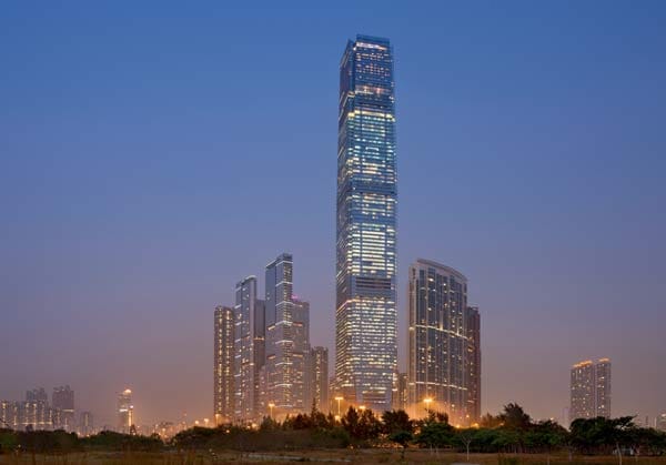Im März 2011 wurde das "International Commerce Center" in Hongkong fertig gestellt. In dem 484 Meter hohen Business-Towern befindet sich auch das Ritz-Carlton.