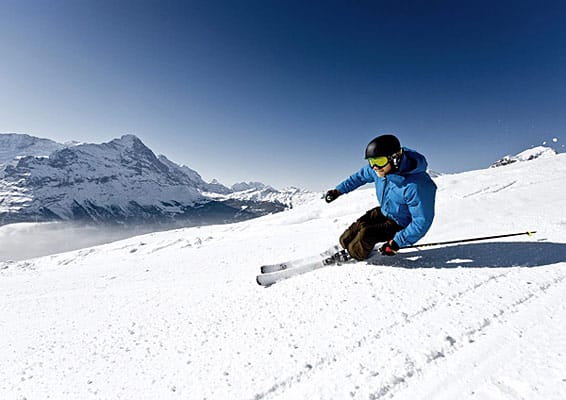 Auch das Skigebiet Jungfrau Region (67 Kilometer von Bern) ist mit rund 428 Pistenkilometern und 70 Liften bei den Brettl-Fans beliebt. Die Pisten im Hochgebirge sind anspruchsvoll und hervorragend für Snowboarder geeignet.