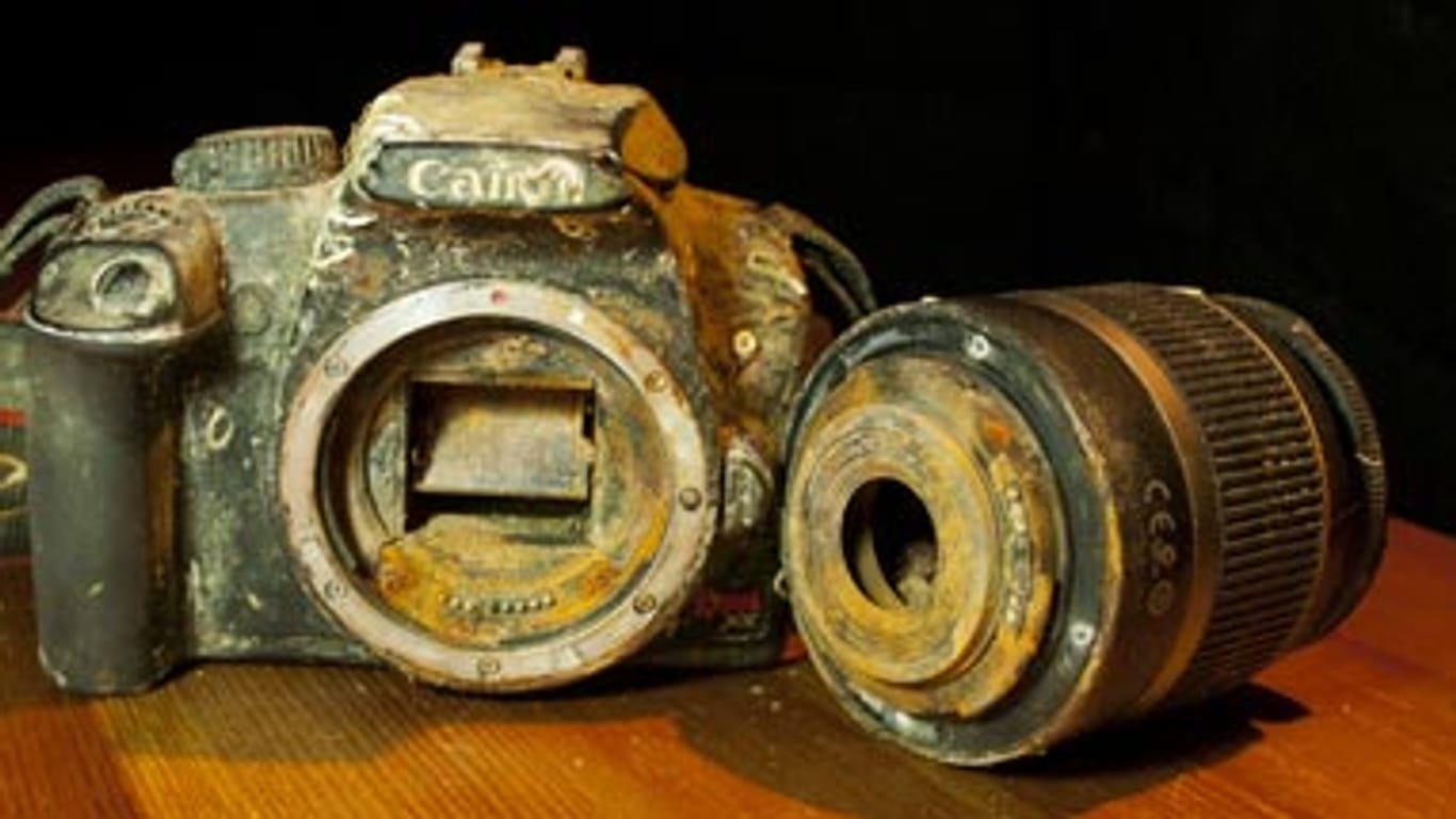 Lag ein Jahr im Meer: Spiegelreflexkamera Canon EOS 1000D